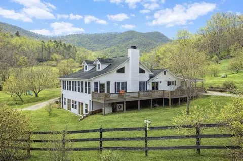 2206 Mountain Grove Rd, Franklin, NC 28734