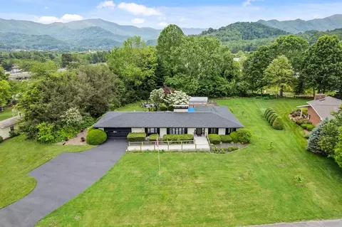 41 Trapper Ln, Waynesville, NC 28785