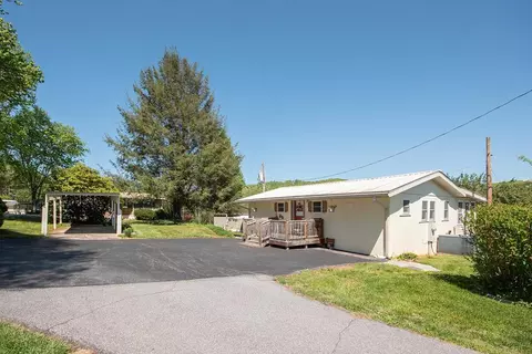 59 S Front St, Franklin, NC 28734