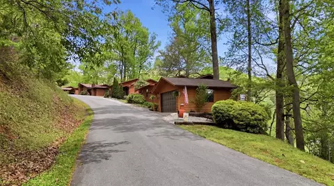 59 Golf Vista Dr, Franklin, NC 28734