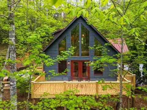 369 Jade Rd, Sylva, NC 28779