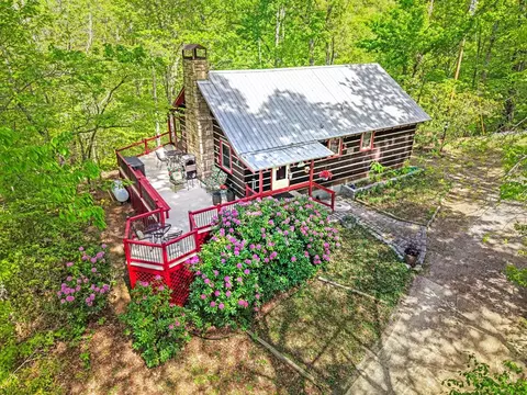 80 Corbin Hills Dr, Franklin, NC 28734