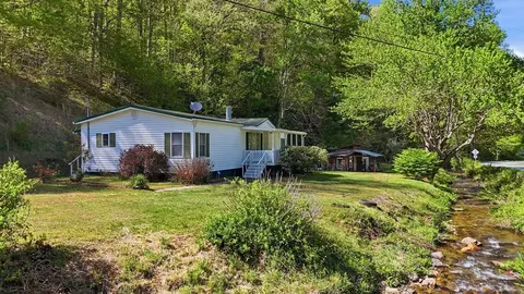 1200 Barkers Creek Rd, Whittier, NC 28789