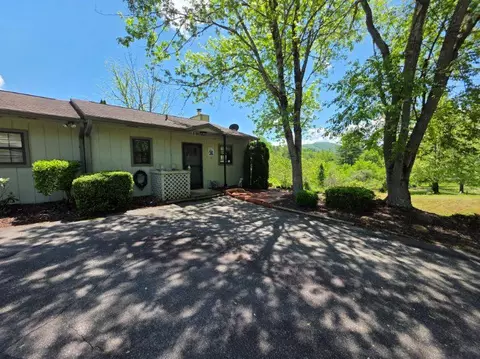 62 Mint Lake Ct E # C, Franklin, NC 28734