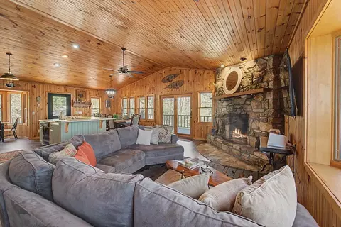Living - 623 Buggy Barn Rd, Cullowhee, NC 28723 photo 3 of 8