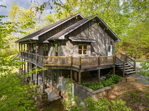 219 Sandalwood Dr, Whittier, NC 28789