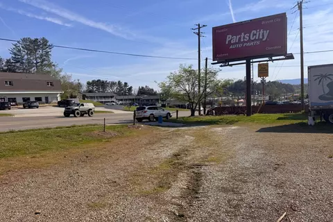 838 E Main St, Franklin, NC 28734 photo 8