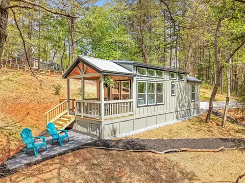 106 Bear Pen Cv, Franklin, NC 28734