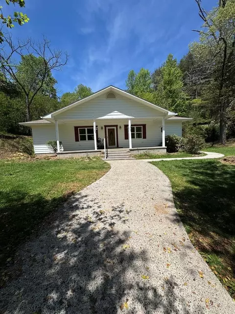 51 Cooper Farm Rd, Whittier, NC 28789