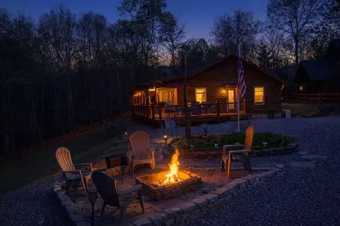 30 Sleepy Bear Rdg, Whittier, NC 28789