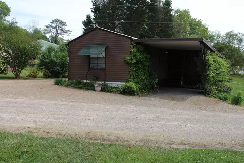 103 Maples Park Dr, Franklin, NC 28734