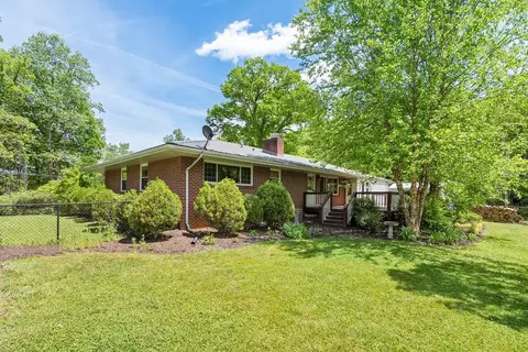 132 Ridgeway St, Sylva, NC 28779