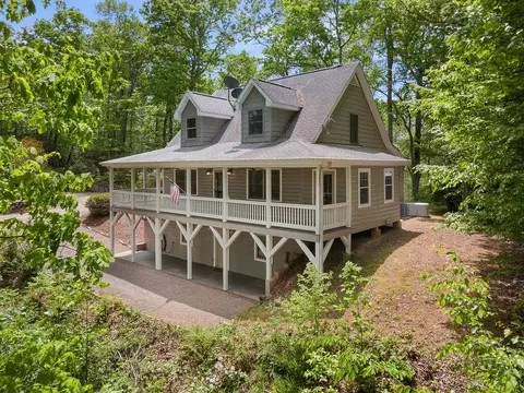 251 Tall Timber Dr, Franklin, NC 28734
