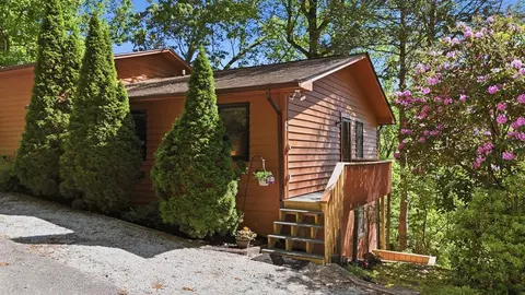 71 Golf Vista Dr, Franklin, NC 28734
