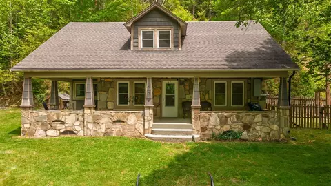 34 Coosa Ridge Dr, Whittier, NC 28789