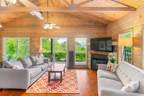 Living - 438 Palmetto Rdg, Sylva, NC 28779 photo 3 of 7