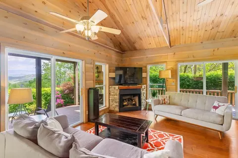 Living - 438 Palmetto Rdg, Sylva, NC 28779 photo 4 of 7