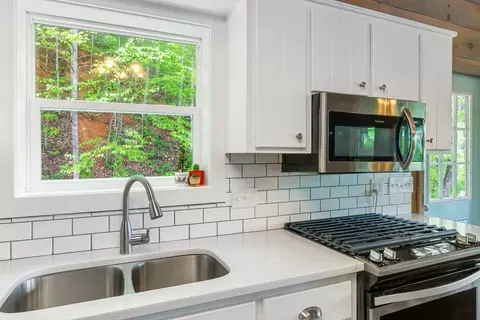 Kitchen - 438 Palmetto Rdg, Sylva, NC 28779 photo 7 of 11