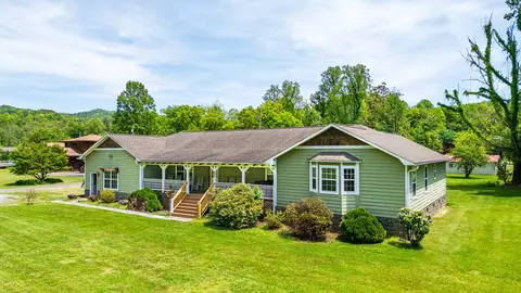 30 Georgia Ave, Bryson City, NC 28713