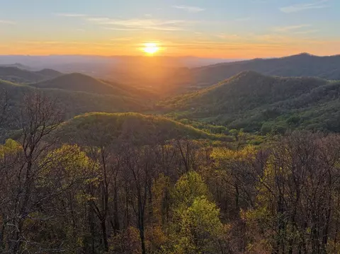 48 Benfield Rd, Other, NC 28787
