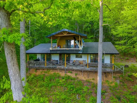 275 Mountain Laurel Dr, Franklin, NC 28734