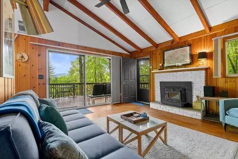Living - 184 Pinecrest Ln, Franklin, NC 28734 photo 2 of 4