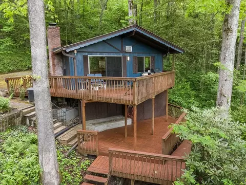 184 Pinecrest Ln, Franklin, NC 28734