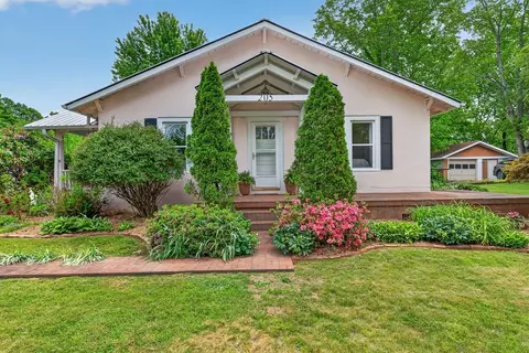 205 Bidwell St, Franklin, NC 28734