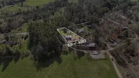 18 Whitetail Cove Dr, Franklin, NC 28734