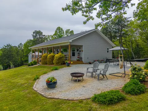 261 Tanasi Ln, Franklin, NC 28734