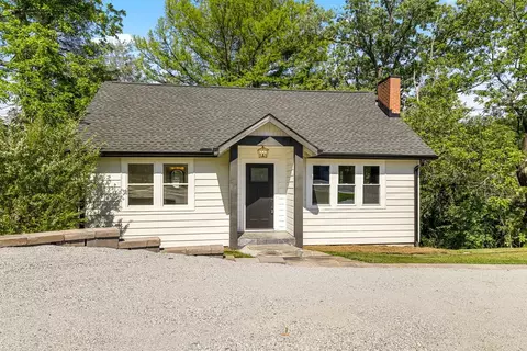523 Harrison Ave, Franklin, NC 28734