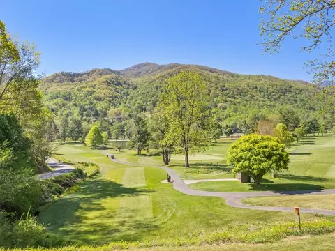 9 Golfview Dr, Maggie Valley, NC 28751