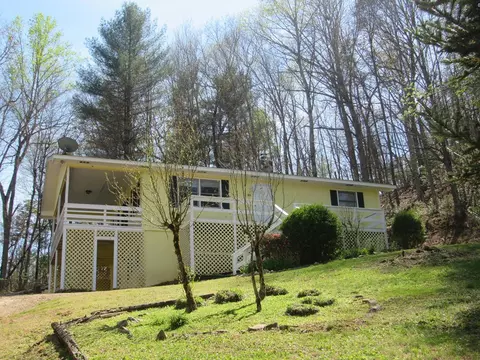 95 Blackberry Ln, Franklin, NC 28734