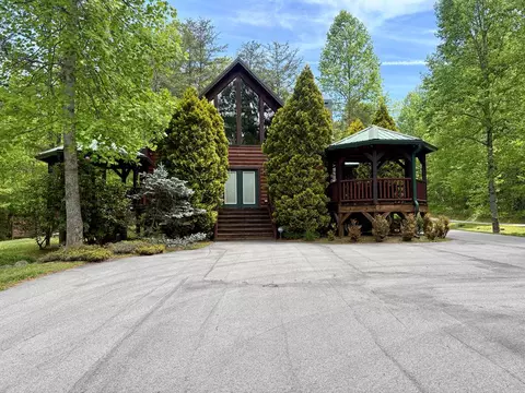 273 Ridgetop Cir, Whittier, NC 28789