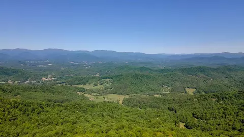 2496 Coman Rd, Franklin, NC 28734