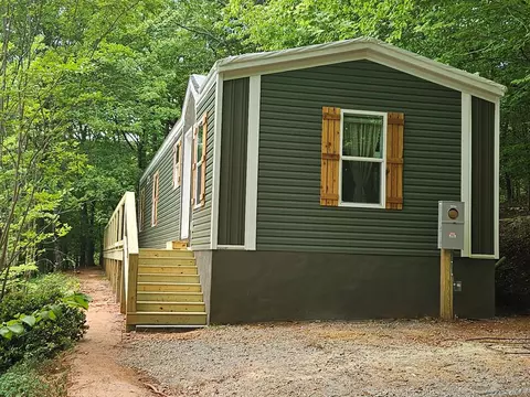 521 Carolina Village Cir, Franklin, NC 28734