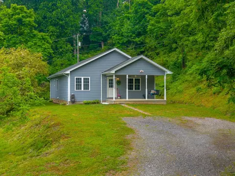 79 Harris Cir, Sylva, NC 28779