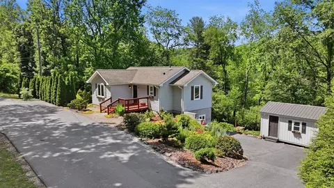 129 Hollyview Cir, Franklin, NC 28734