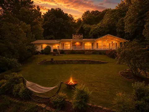 603 Hemlock Hills Dr, Franklin, NC 28734
