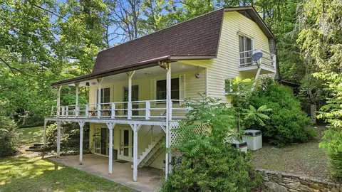 38 Pee Wee Br, Sylva, NC 28779
