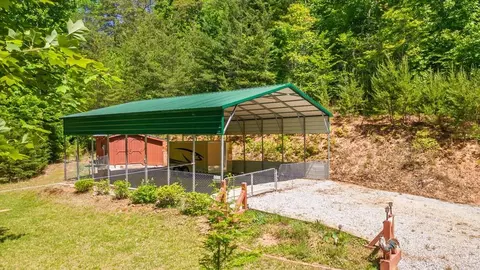 58 Camp Ultima Blvd, Franklin, NC 28734