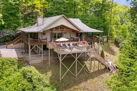 642 Scenic View Rd, Maggie Valley, NC 28751
