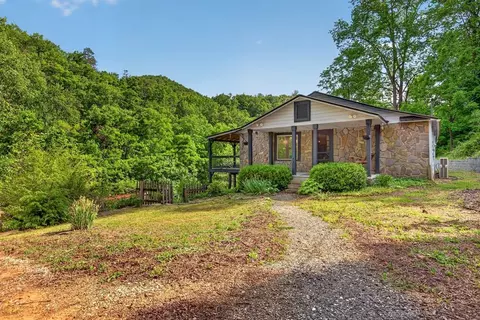 17 Moonlight Trl, Bryson City, NC 28713