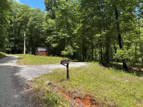 1091 Muskrat Valley Ln, Franklin, NC 28734