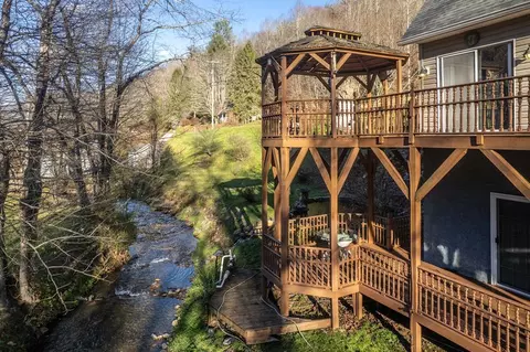 814 Barkers Creek Rd, Whittier, NC 28789