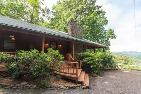 1424 Dowdle Mountain Rd, Franklin, NC 28734
