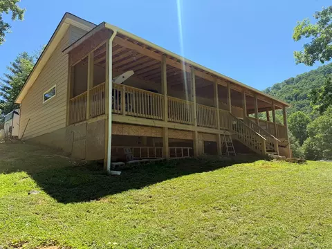 Exterior - 39 Grackle Rd, Murphy, NC 28906 photo 7 of 9
