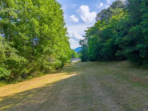 581 Gibson Cove Rd, Franklin, NC 28734