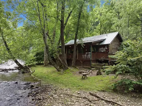 10413 Lower Alarka Rd, Bryson City, NC 28713