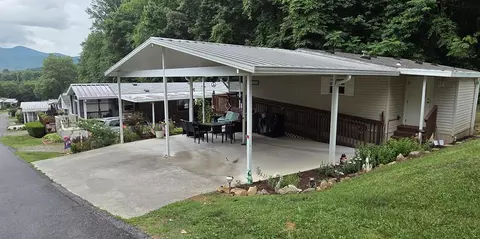210 Country Woods Dr, Franklin, NC 28734